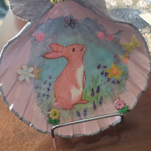 Decorative Pink Shell with Rabbit and Flowers - Picture 4 of 7